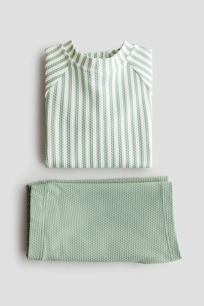 اتش اند ام طقم سباحة من خامة بعامل حماية 50 من الشمس